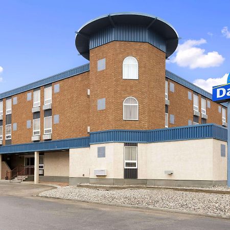 Days Inn by Wyndham Estevan Exterior foto