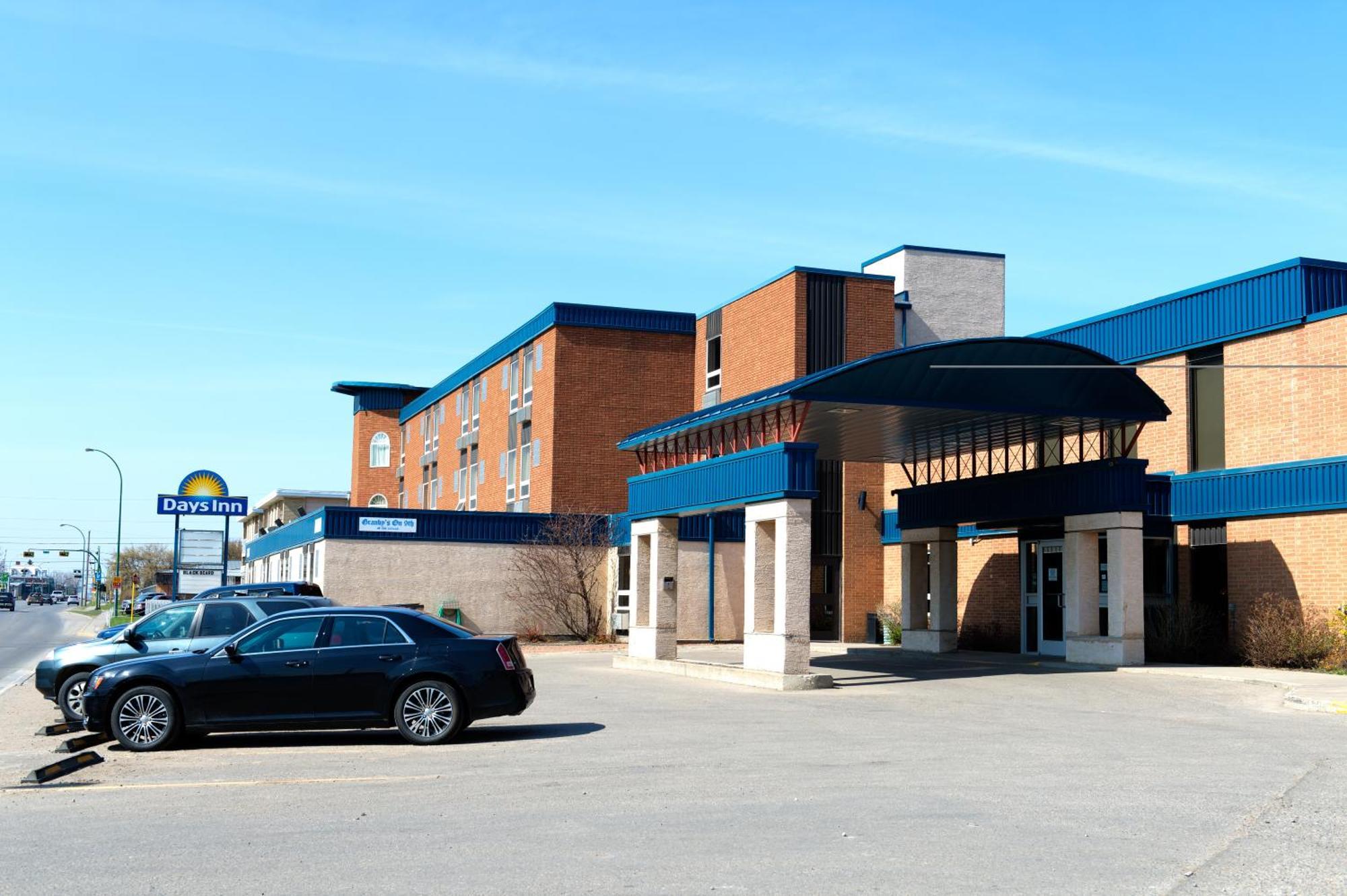 Days Inn by Wyndham Estevan Exterior foto